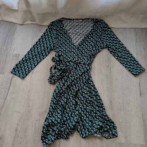 Beautiful wrap dress - Picture 1 of 4
